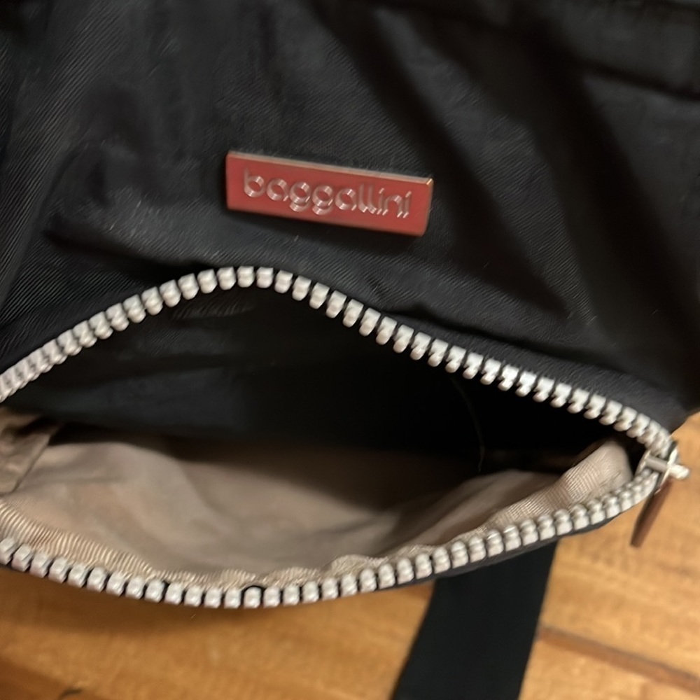 Baggallini black crossbody bag - Picture 6 of 6